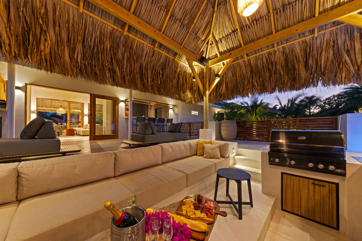 Achterzwembad & palapa-lounge (11 van 17) — Lazy Jane Curaçao