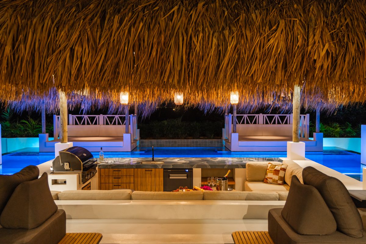 Achterzwembad & palapa-lounge (17 van 17) — Lazy Jane Curaçao